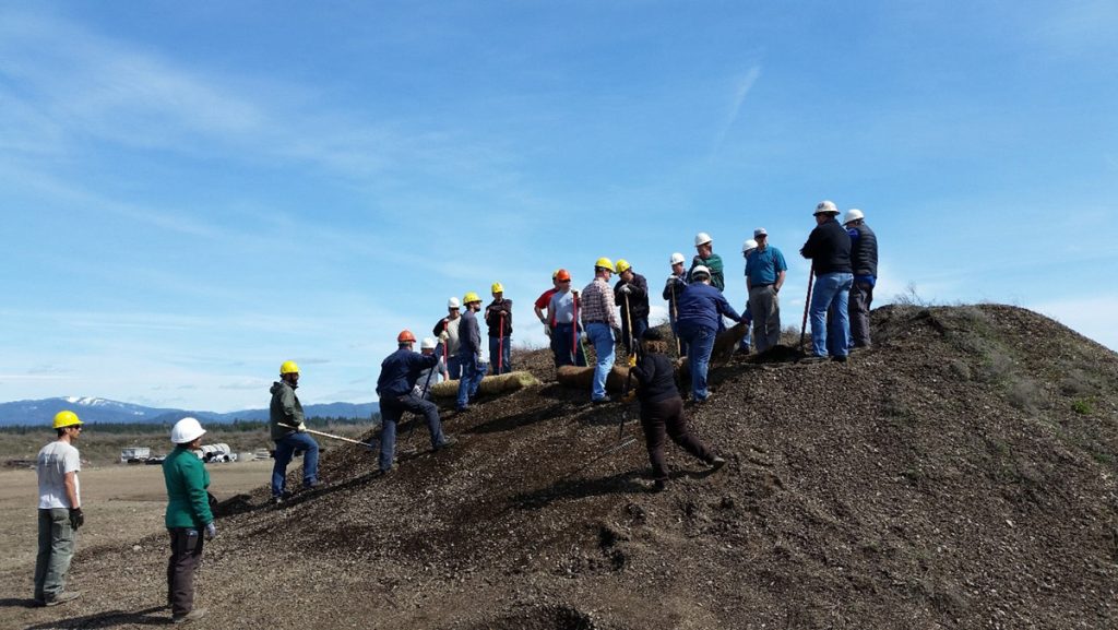 SEEP class participants work together to install an erosion control blanket. (Photo: M. Schmidt)