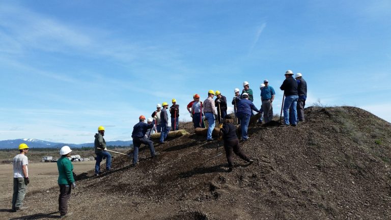 SEEP class participants work together to install an erosion control blanket. (Photo: M. Schmidt)